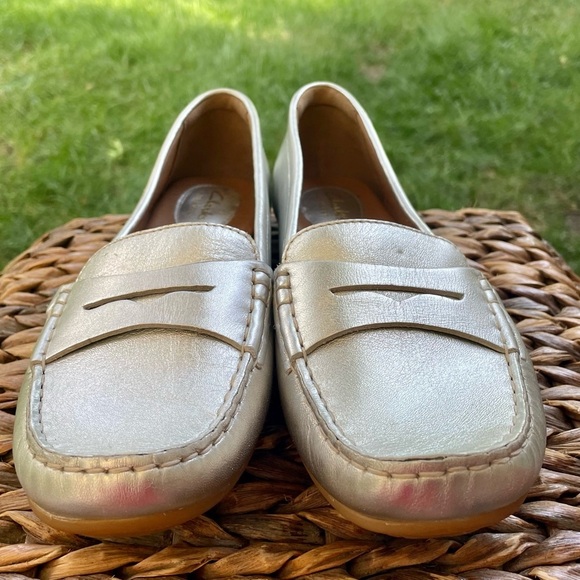 NEW Clarks Doraville Silver Leather Slip on Penny Loafer Driving Moccasin Shoes - Picture 2 of 10